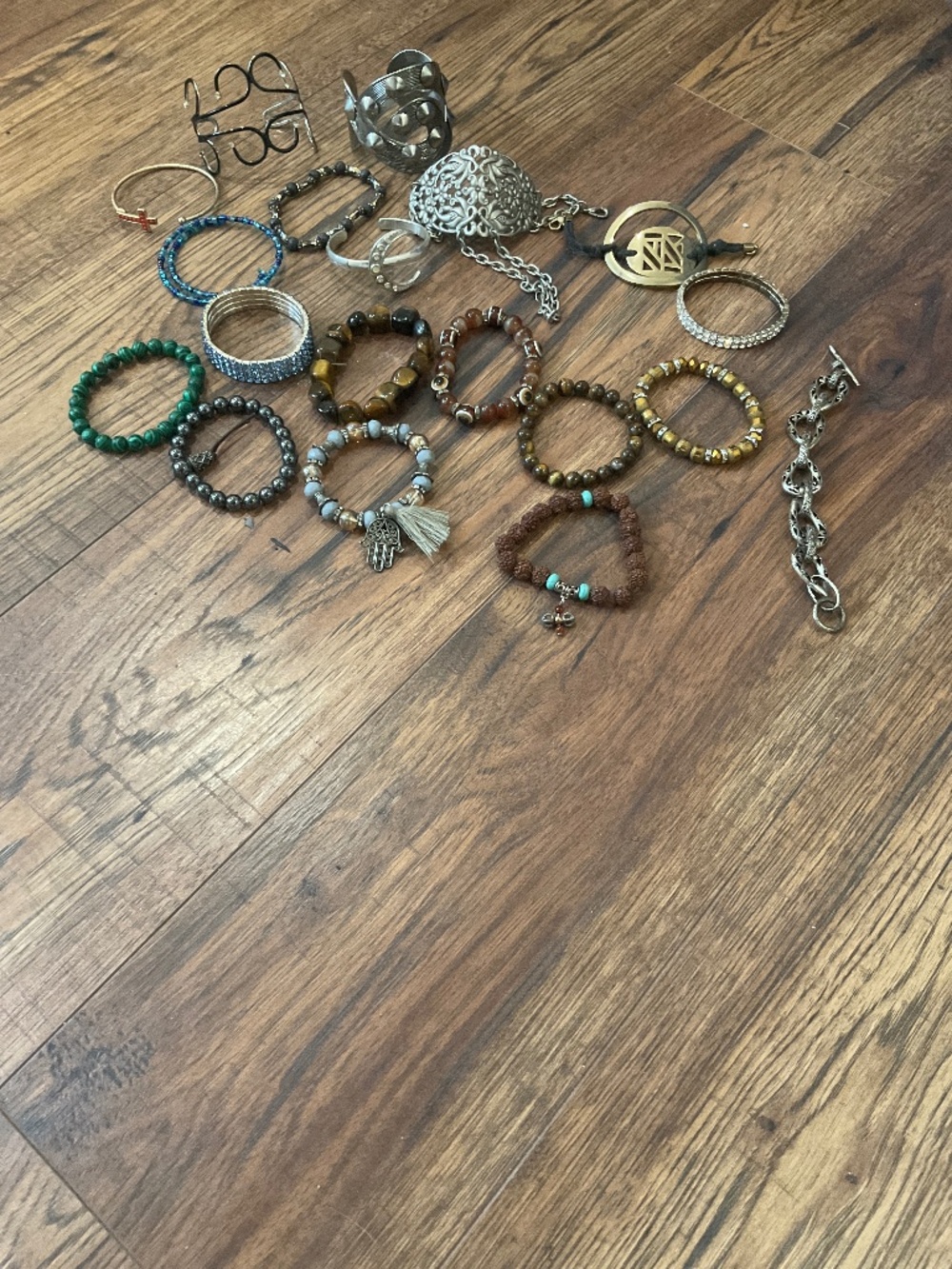 Lot of mix bracelets 19